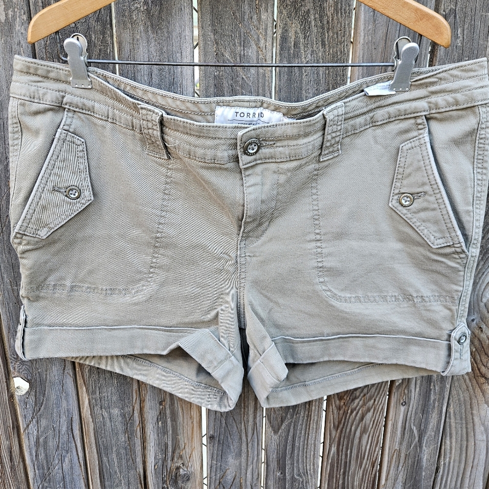 Torrid Women's Tan Shorts Size 18 - Picture 3 of 16